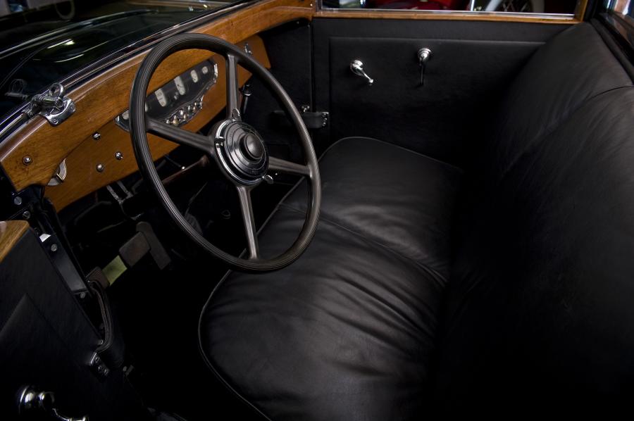 Интерьер Stutz Model M Vertical Eight Town Car 1929 года  (фото 2 из 5)
